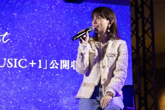 ライブ中のMay J.の写真4