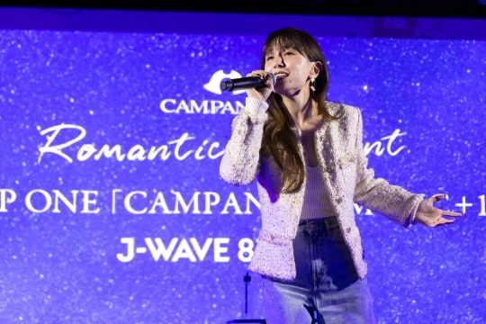 ライブ中のMay J.の写真5